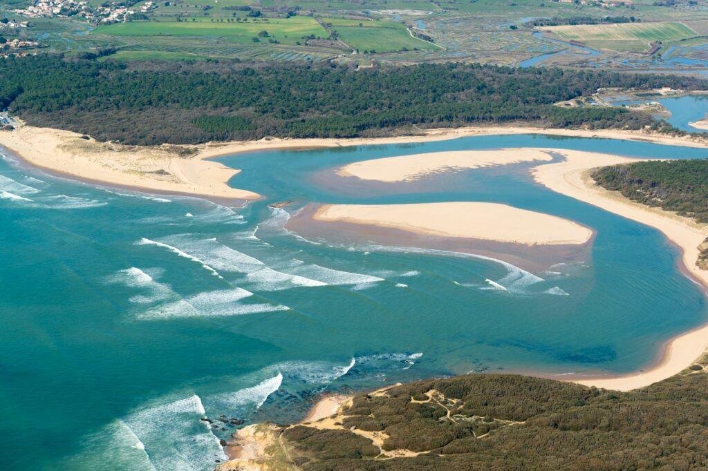 Plage du Veillon à Talmont-Saint-Hilaire – nature et surf en Vendée, destination idéale en location courte durée
