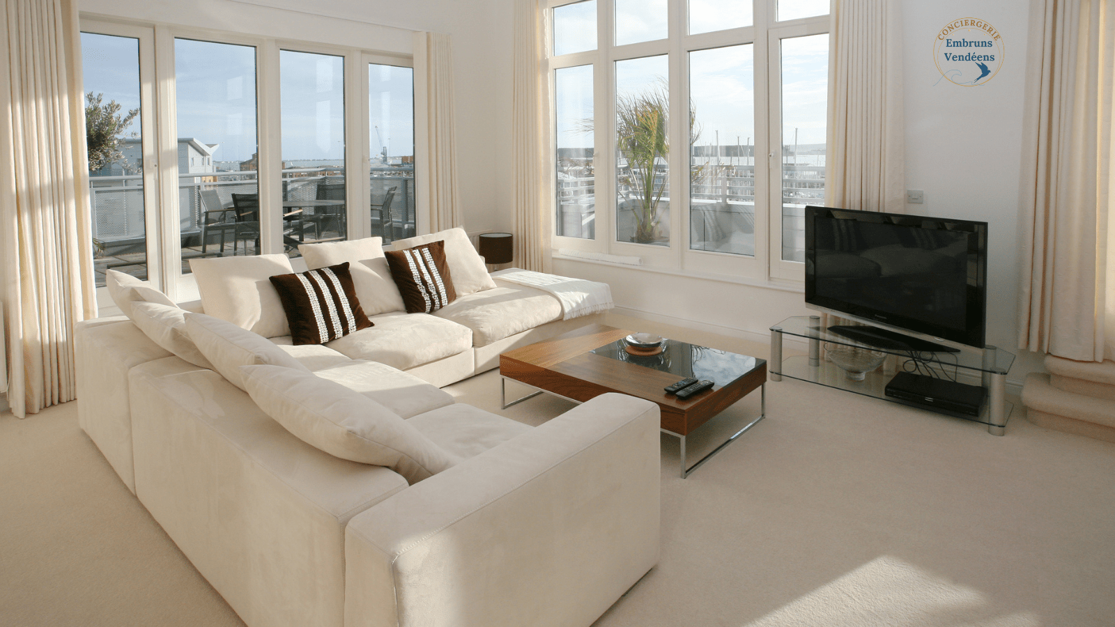 conciergerie-airbnb-la-roche-sur-yon-salon