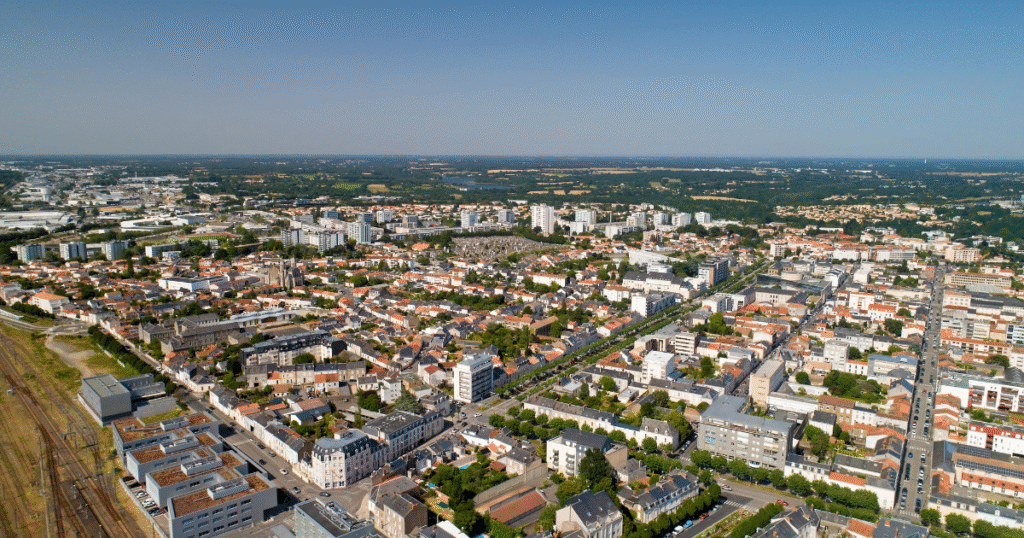 Où investir en location courte durée en Vendée entre littoral et villes intérieures
