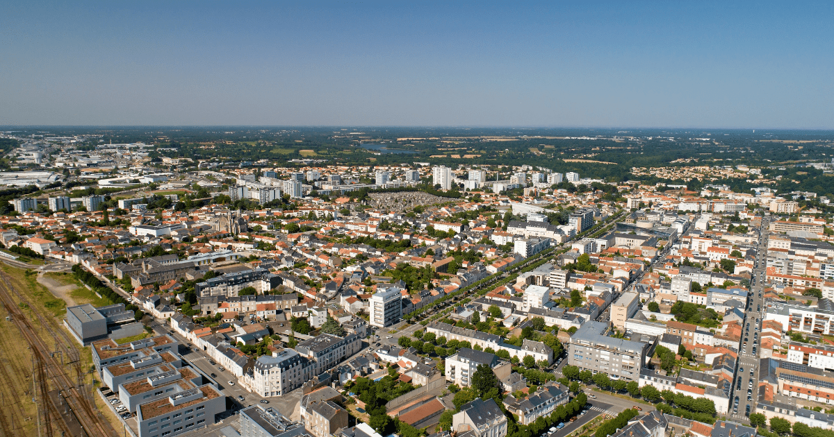 Où investir en location courte durée en Vendée ? Littoral ou villes intérieures