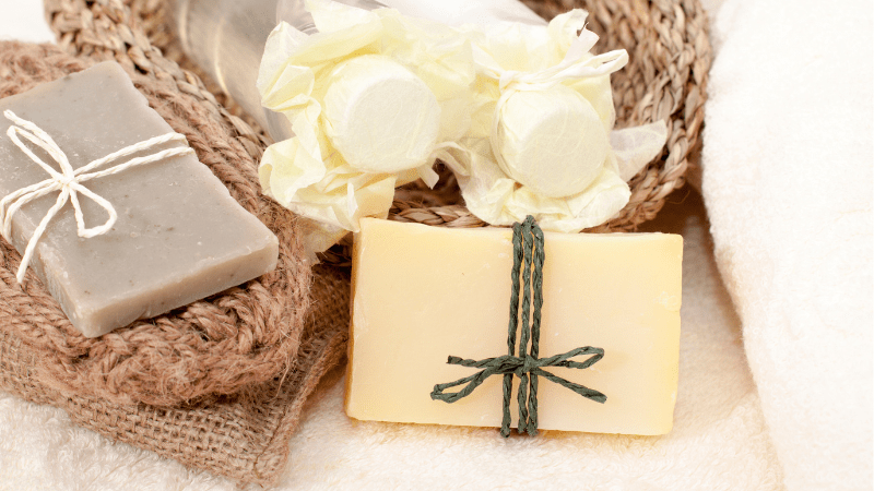 Produits d’accueil et linge pour une location courte durée en Vendée illustrant l’expérience voyageurs et les attentions apportées